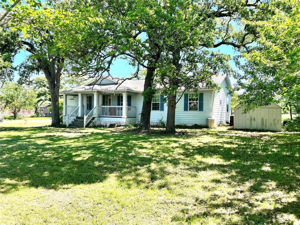 View 2105 W Gillis Ave in West Oaks Add 2105 W Gillis Ave - front exterior - Luxury home in West Oaks Add, Cameron, TX