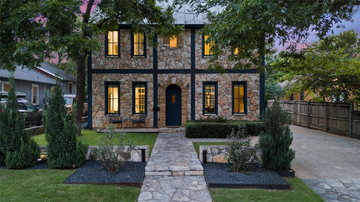 View 2106 Oxford Ave in Zilker 2106 Oxford Ave - front exterior - Luxury home in Zilker, Austin, TX