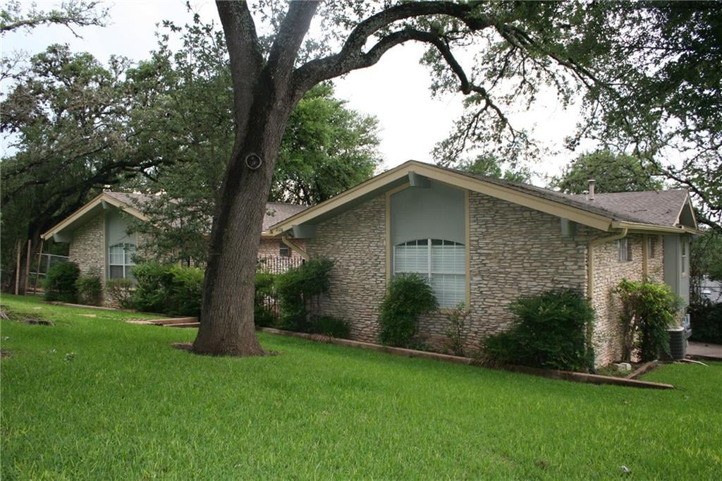 View 2106 Rabb in Fortune Estates Sec 03 2106 Rabb - property photo 1 - Luxury home in Fortune Estates Sec 03, Austin, TX