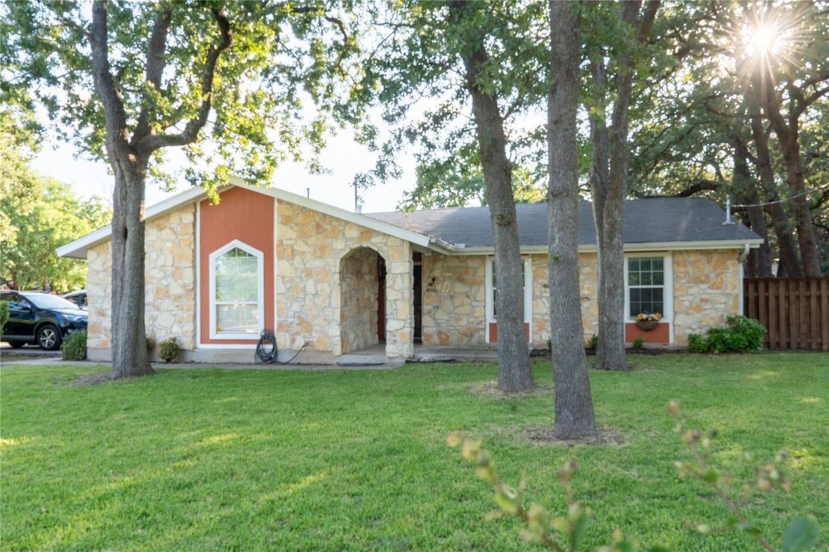 View 2107 Emerald Isle Dr in County Glen Sec 03 2107 Emerald Isle Dr - front exterior - Luxury home in County Glen Sec 03, Leander, TX