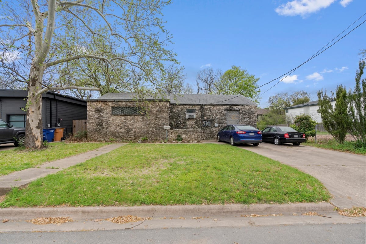 View 2107 Prather LN in Dudley E E 2107 Prather LN - front exterior - Luxury home in Dudley E E, Austin, TX