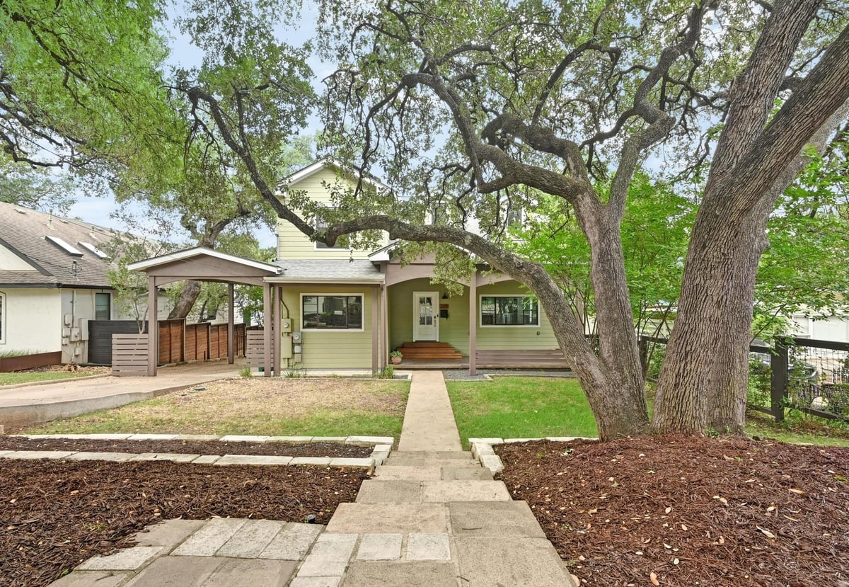 View 2109 W 10th ST in Marlton Place Sec 02 2109 W 10th ST - property photo 1 - Luxury home in Marlton Place Sec 02, Austin, TX