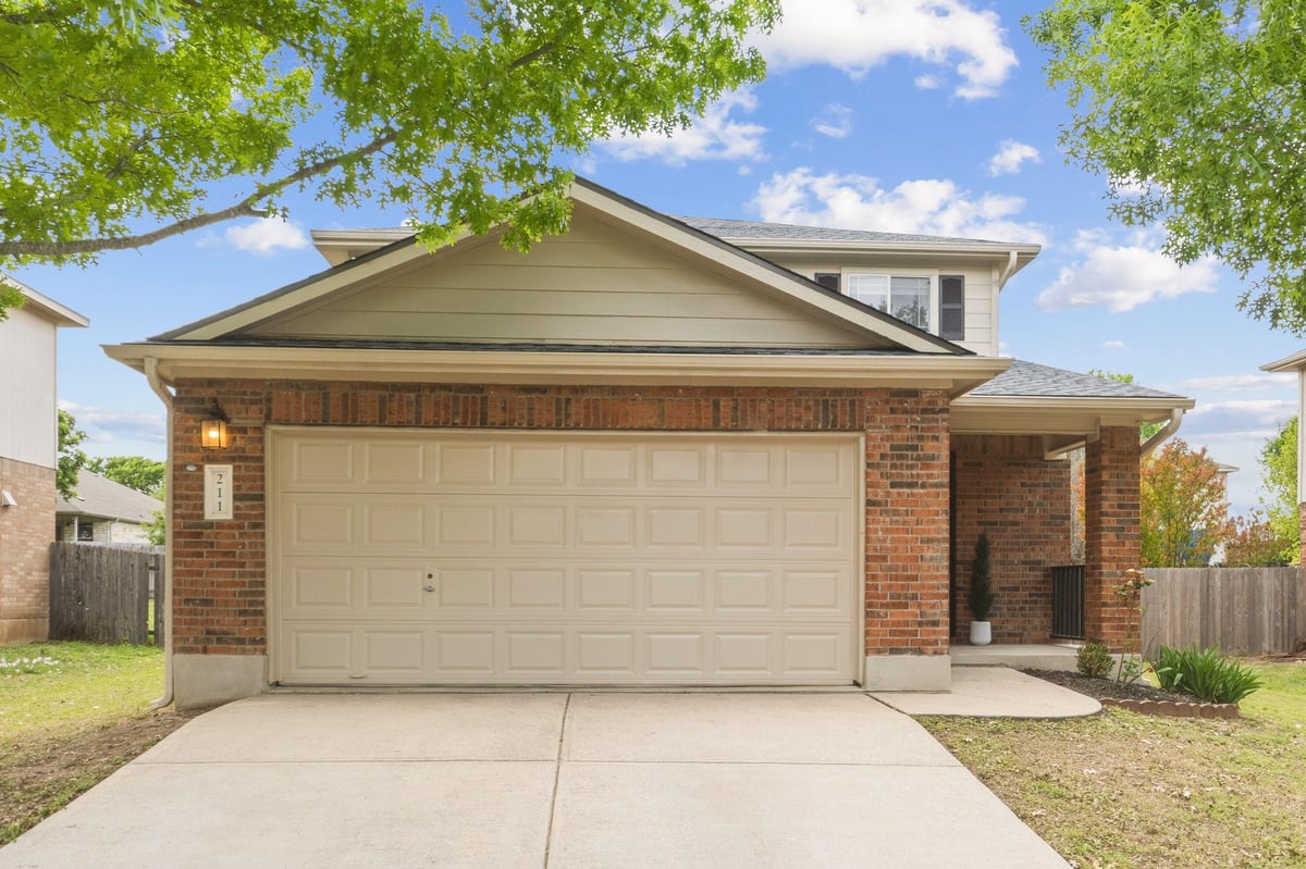 View 211 Banner Ave in Westview Mdws Ph 03 Final 211 Banner Ave - property photo 1 - Luxury home in Westview Mdws Ph 03 Final, Leander, TX