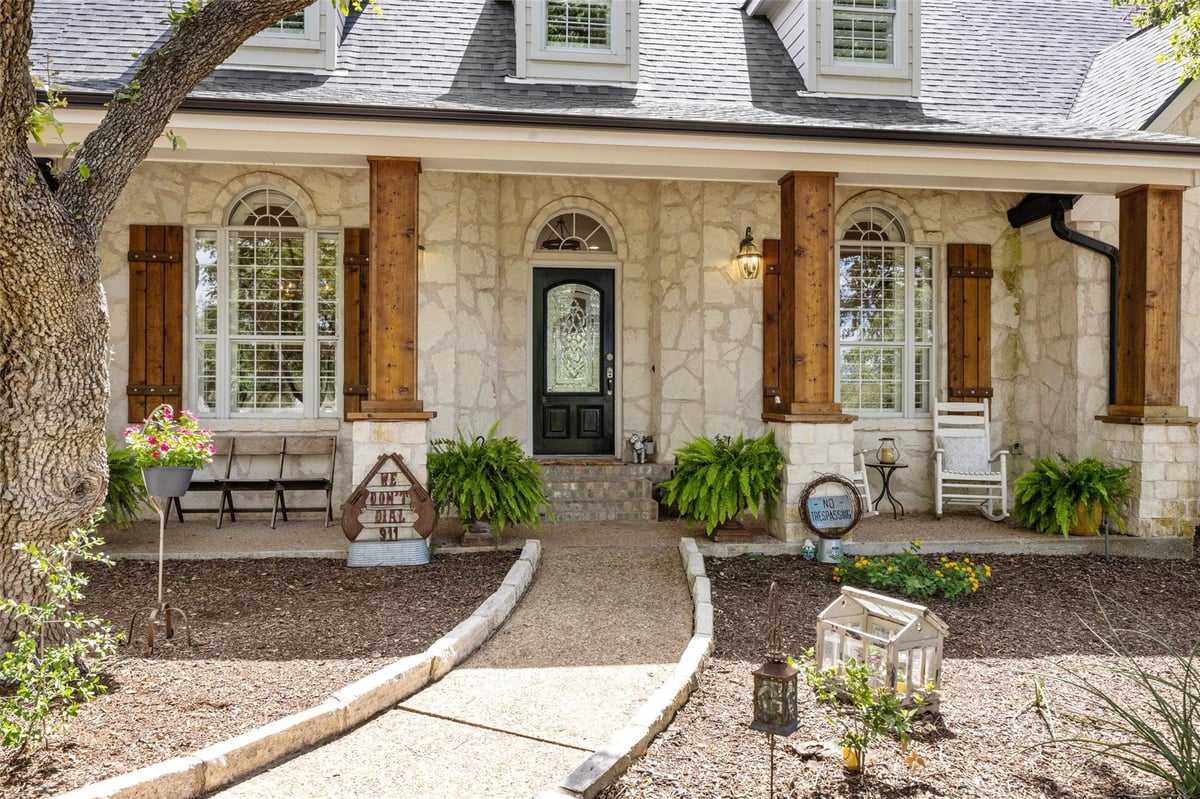 211 Heritage Dr - front exterior - Luxury home in Heritage West, Austin, TX