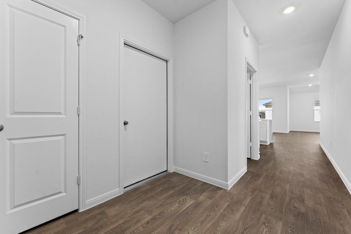 Living area at 211 Las Lomas Dr - 3 bed 2 bath home
