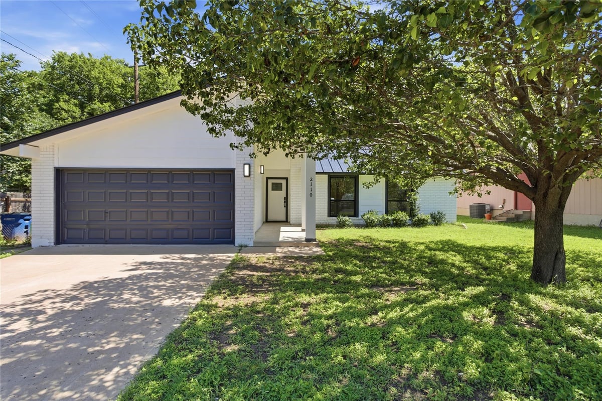 View 2110 Magazine ST in Lamplight Village Sec 04 2110 Magazine ST - front exterior - Luxury home in Lamplight Village Sec 04, Austin, TX