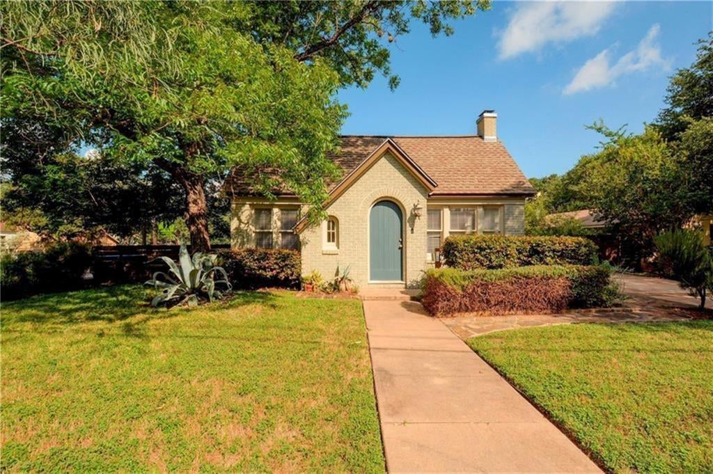 View 2112 Newton ST in Doughty 2112 Newton ST - property photo 1 - Luxury home in Doughty, Austin, TX