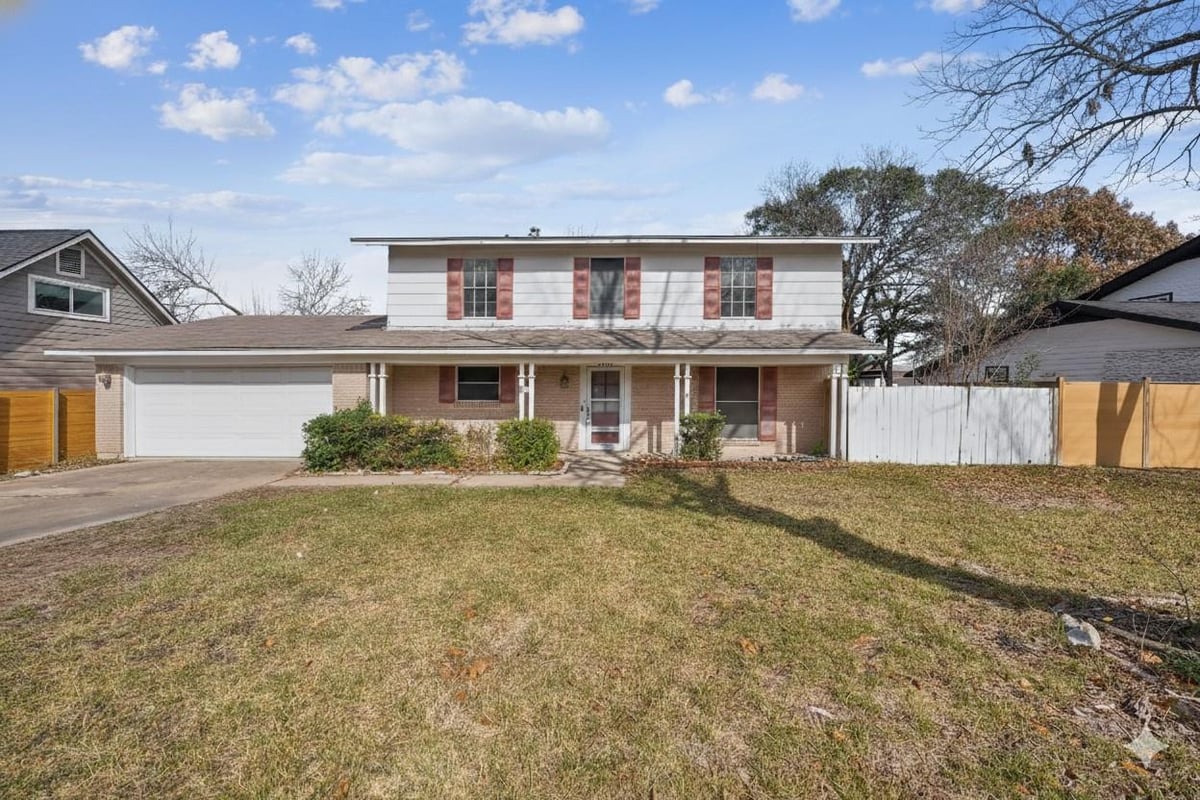 View 2112 Vanderbilt LN in University Hills Sec 01 2112 Vanderbilt LN - property photo 1 - Luxury home in University Hills Sec 01, Austin, TX