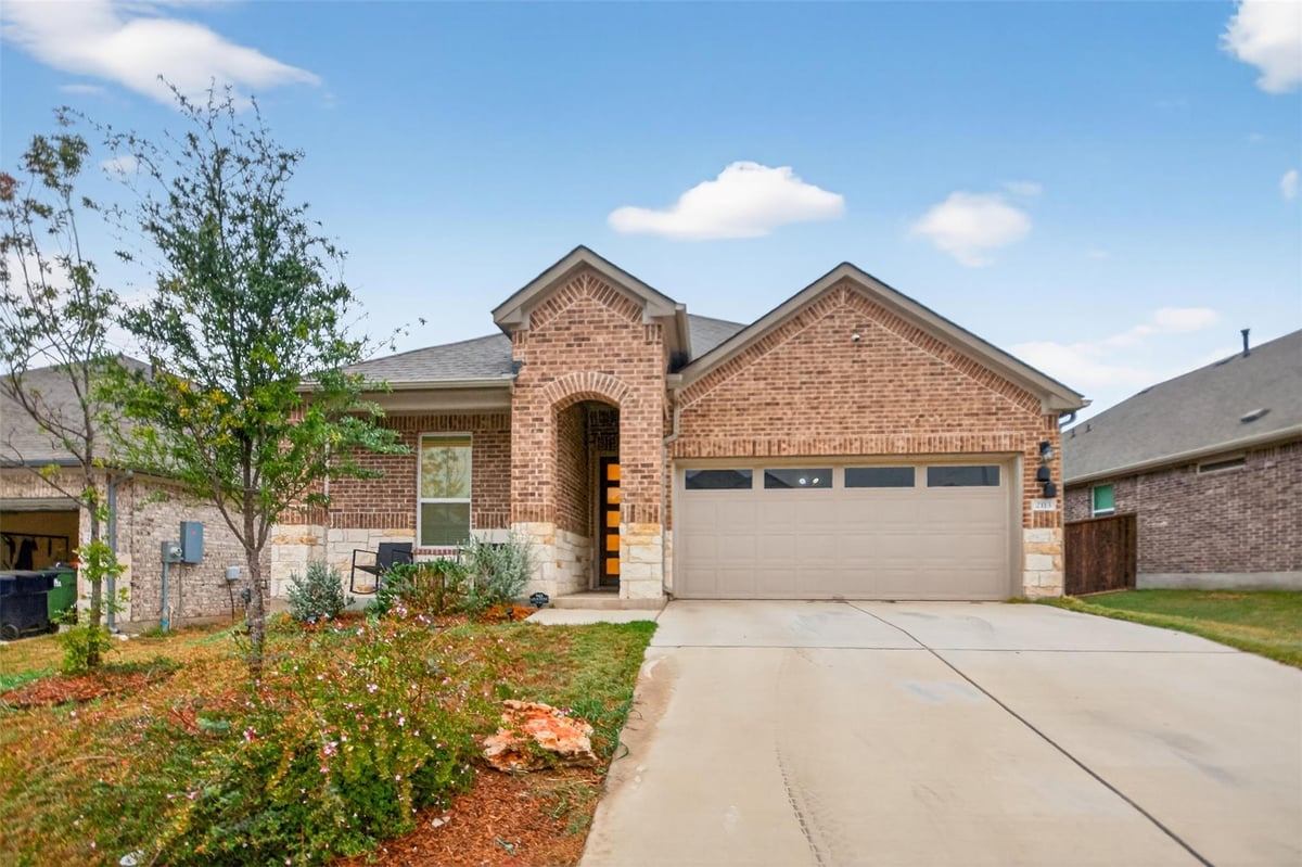 View 2113 Rosin Jaw Walk in Bar W Ranch 2113 Rosin Jaw Walk - front exterior - Luxury home in Bar W Ranch, Leander, TX