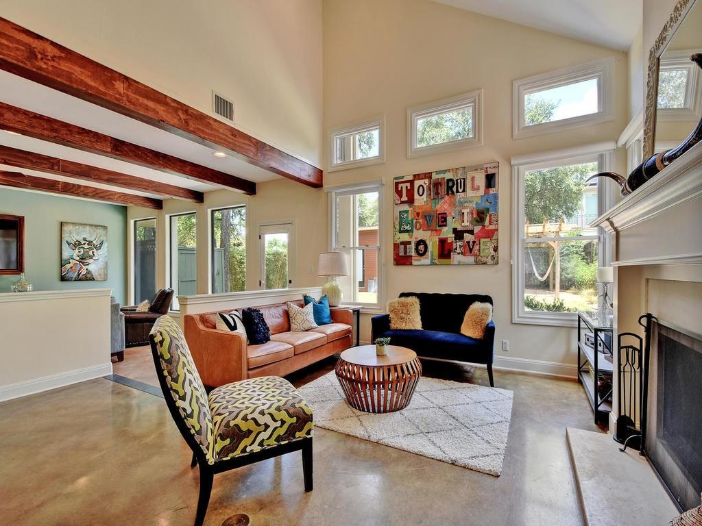 View 2114 W 10th St in Tarrytown 2114 W 10th St - property photo 1 - Luxury home in Tarrytown, Austin, TX