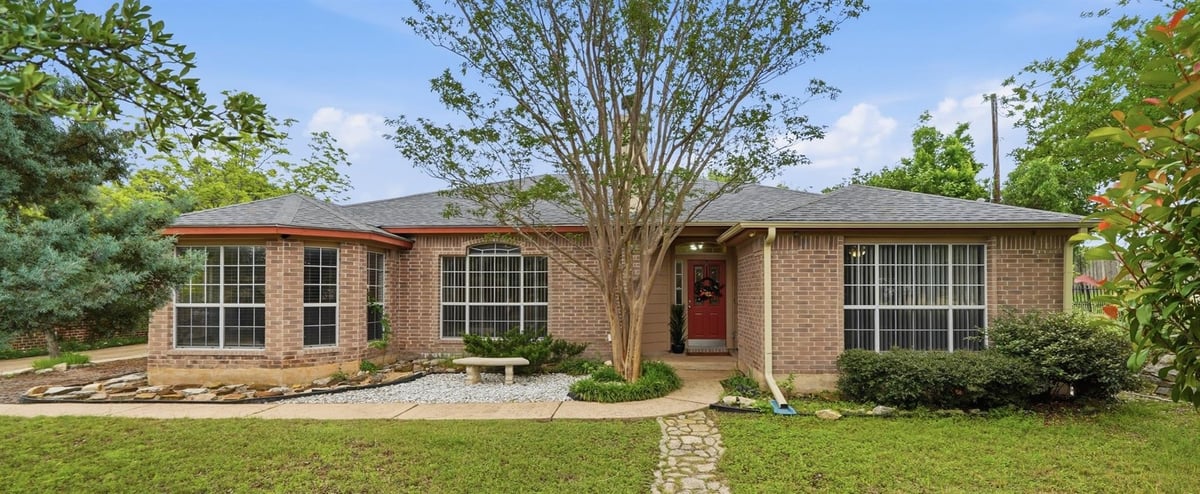 View 21142 Northland DR in Lago Vista Estates Sec 05 21142 Northland DR - front exterior - Luxury home in Lago Vista Estates Sec 05, Lago Vista, TX