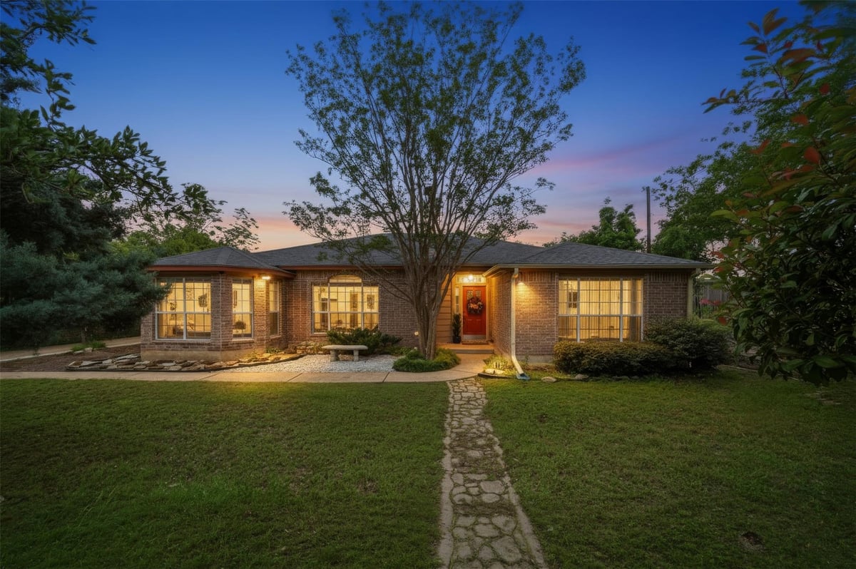 View 21142 Northland Dr in Lago Vista Estates Sec 05 21142 Northland Dr - front exterior - Luxury home in Lago Vista Estates Sec 05, Lago Vista, TX