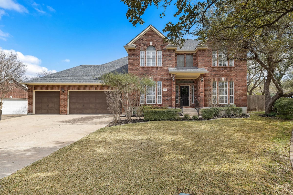 Living area at 2116 Maidstone Cv - 5 bed 3 bath home