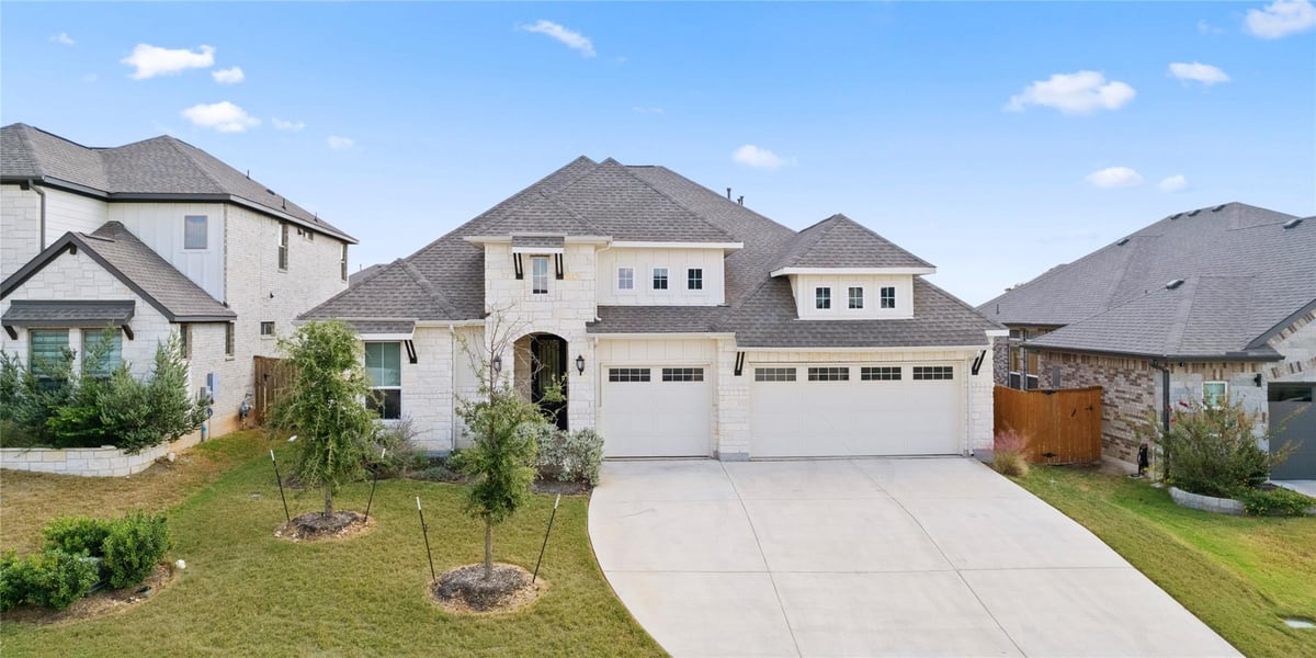 Living area at 2116 Mar Vista Ln - 4 bed 3 bath home