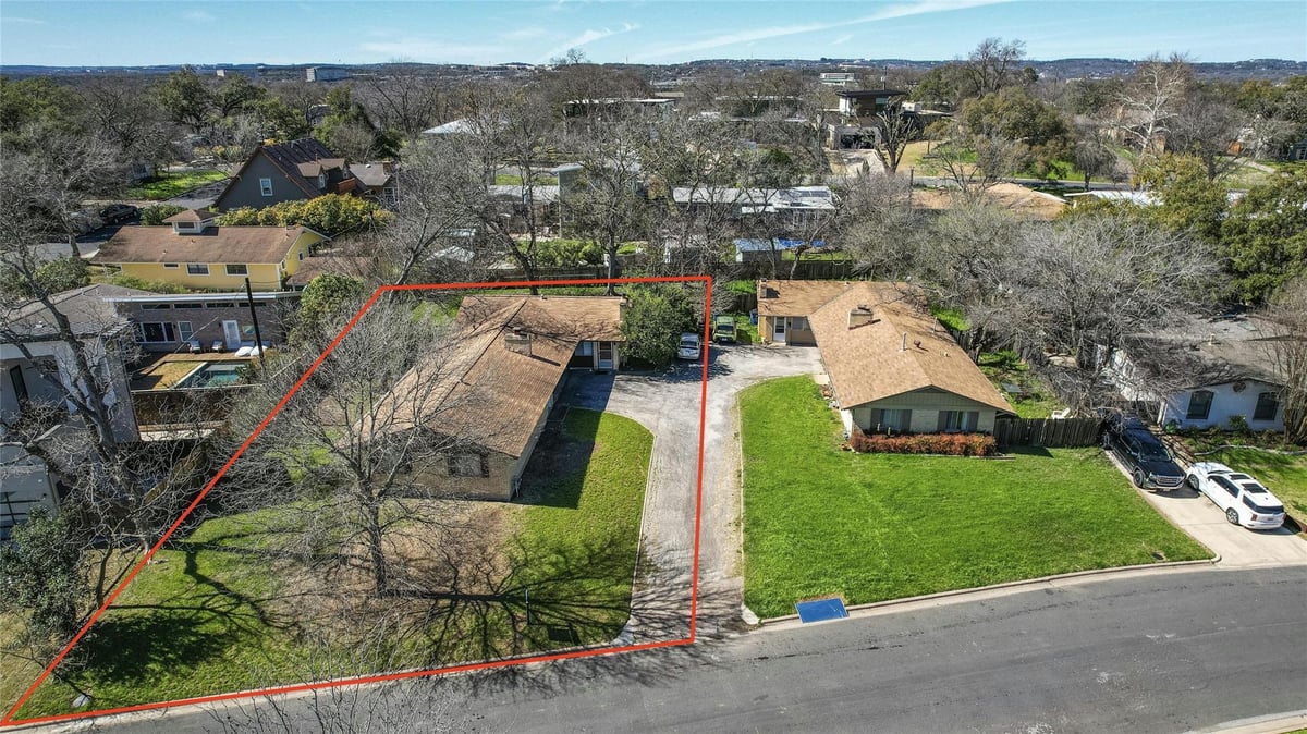 View 2116A Ann Arbor Ave in Avon Heights Sec 06 2116A Ann Arbor Ave - front exterior - Luxury lot in Avon Heights Sec 06, Austin, TX