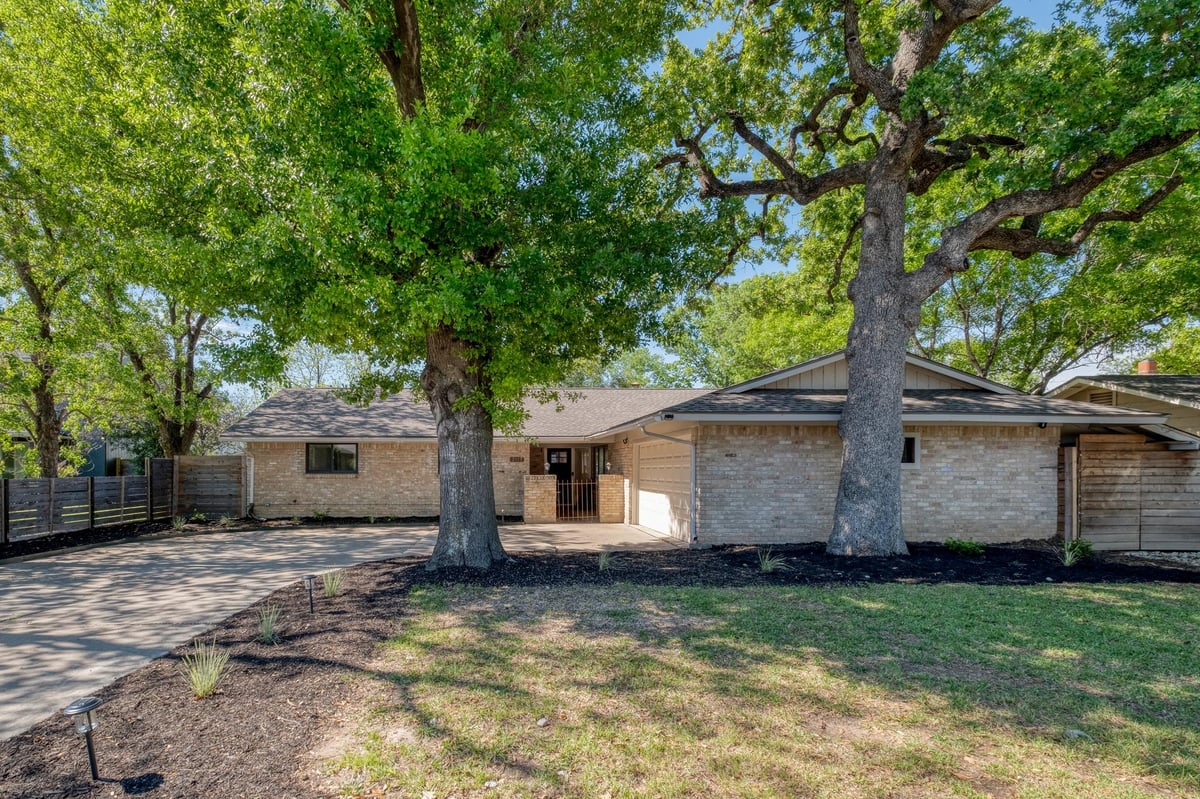 View 2117 Gaston Place DR in Royal Oak Estates Sec 07 2117 Gaston Place DR - property photo 1 - Luxury home in Royal Oak Estates Sec 07, Austin, TX
