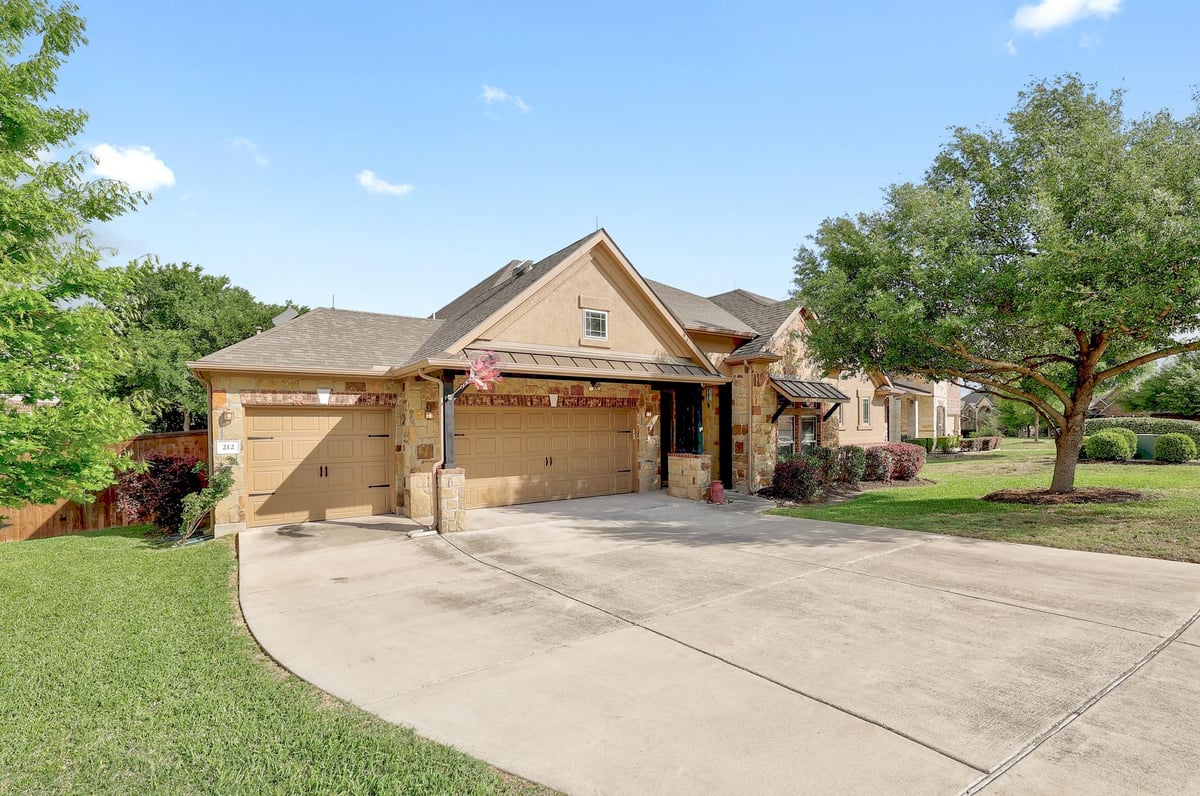 Living area at 212 Monahans Dr - 4 bed 2 bath home