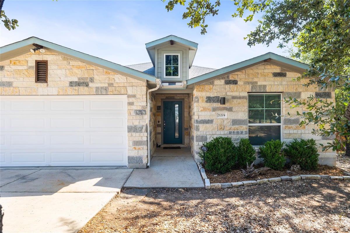 View 21204 Santa Rosa Ave in Highland Lake Estates Sec 31 21204 Santa Rosa Ave - property photo 1 - Luxury home in Highland Lake Estates Sec 31, Lago Vista, TX