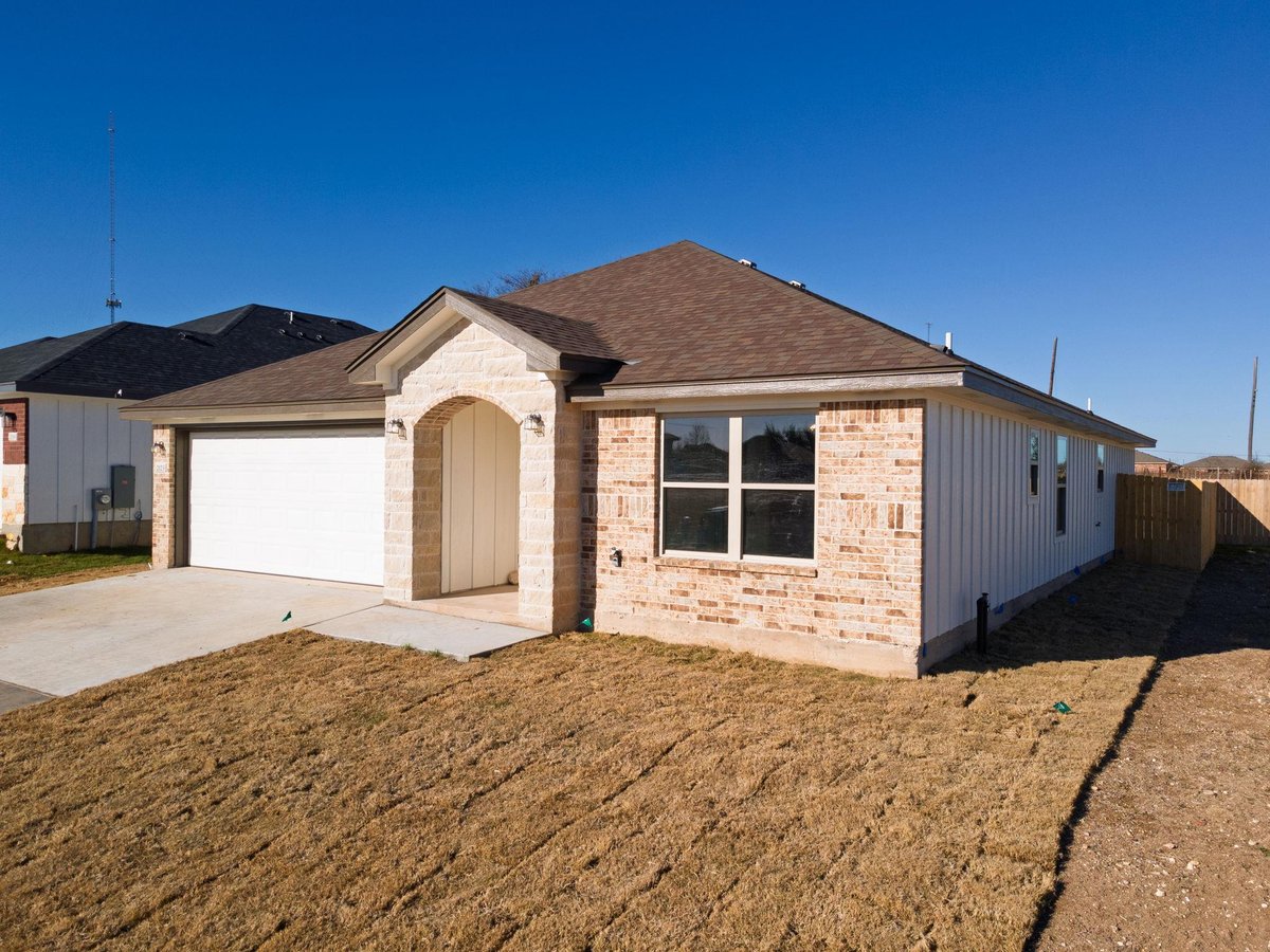 Living area at 2123 Blackhawk Loop - 3 bed 2 bath home