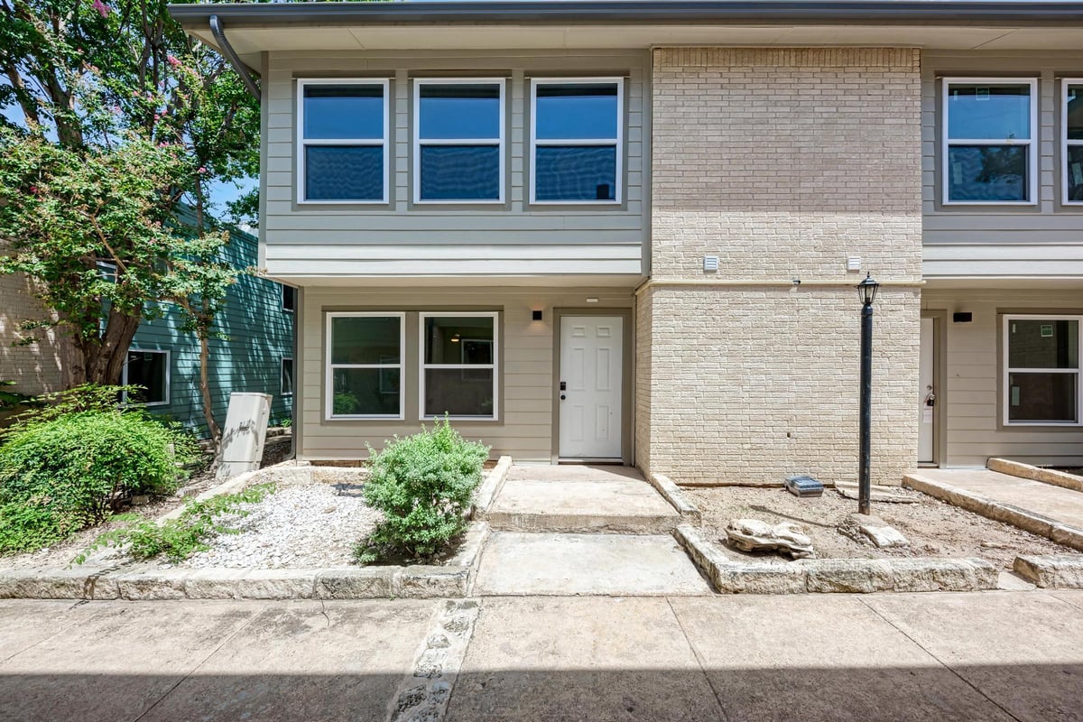 View 2124 Burton DR Unit #136 in Tollgate Condo Amd 2124 Burton DR Unit #136 - property photo 1 - Luxury home in Tollgate Condo Amd, Austin, TX