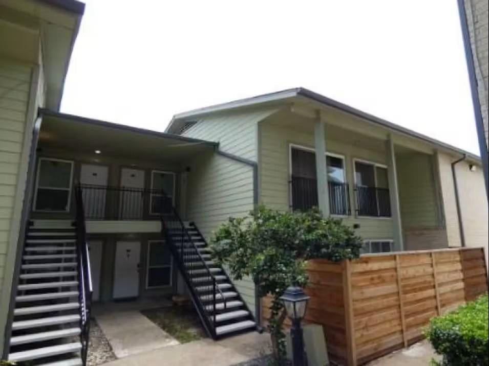 View 2124 Burton DR Unit #263 in Tollgate Condo Amd 2124 Burton DR Unit #263 - property photo 1 - Luxury home in Tollgate Condo Amd, Austin, TX