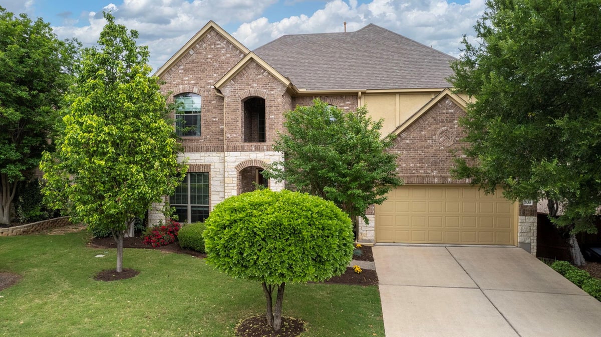 Living area at 2124 Turtle Mountain Bnd - 4 bed 3 bath home