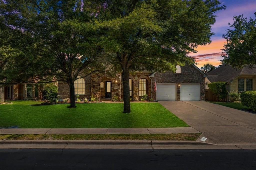 View 2127 Clear Lake PL in Lake Forest Sec 01 2127 Clear Lake PL - front exterior - Luxury home in Lake Forest Sec 01, Round Rock, TX