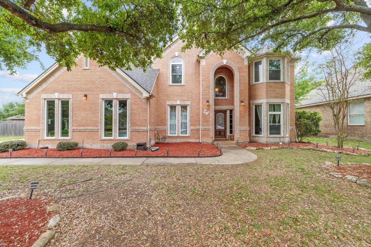 View 2129 Clear Lake PL in Lake Forest Sec 01 2129 Clear Lake PL - front exterior - Luxury home in Lake Forest Sec 01, Round Rock, TX
