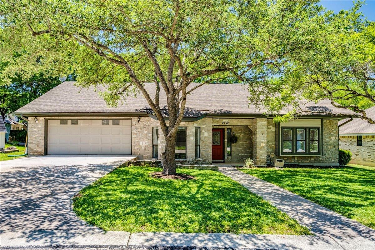 View 2132 Northcrest DR in Northridge 1 2132 Northcrest DR - front exterior - Luxury home in Northridge 1, New Braunfels, TX