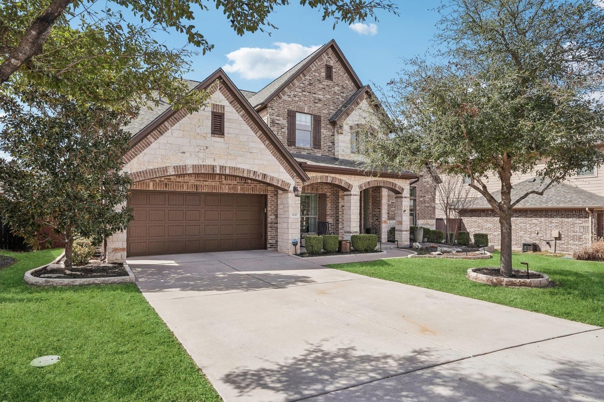 View 2137 Peoria Dr in Fairways At Crystal Falls Sec 2137 Peoria Dr - property photo 1 - Luxury home in Fairways At Crystal Falls Sec, Leander, TX