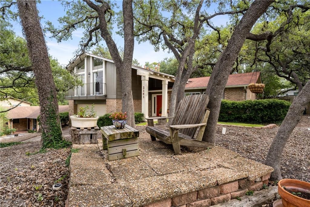 View 2141 Barton Hills Dr in Barton Hills West Sec 01 Resub 2141 Barton Hills Dr - front exterior - Luxury home in Barton Hills West Sec 01 Resub, Austin, TX