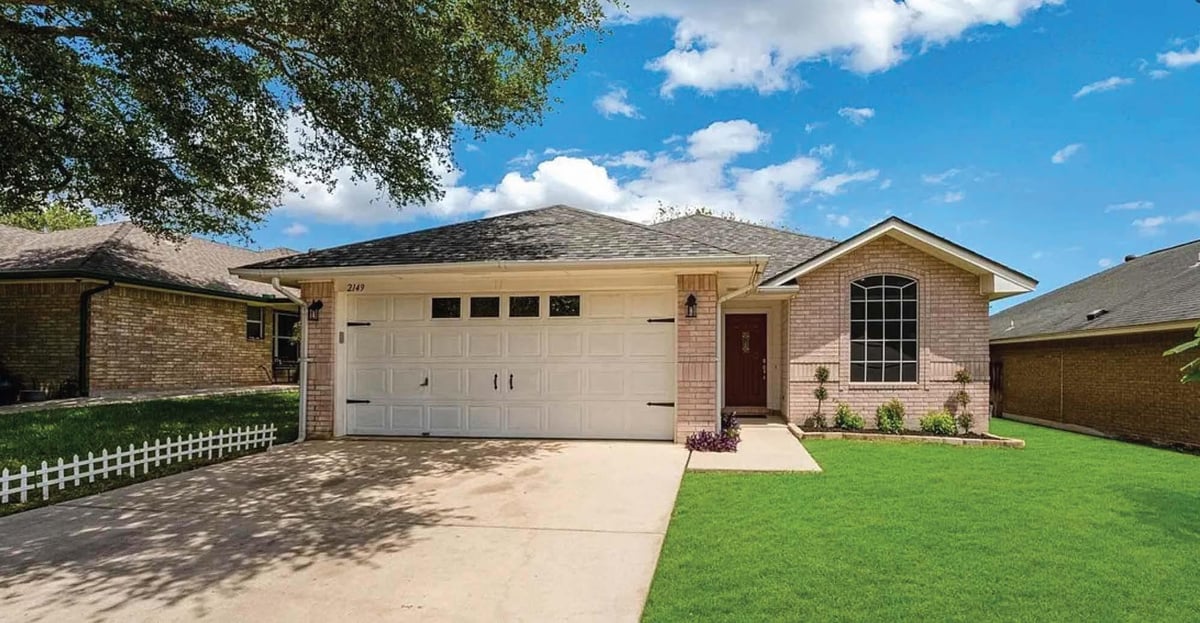 View 2149 Keystone Dr in Cornerstone #4 2149 Keystone Dr - front exterior - Luxury home in Cornerstone #4, New Braunfels, TX