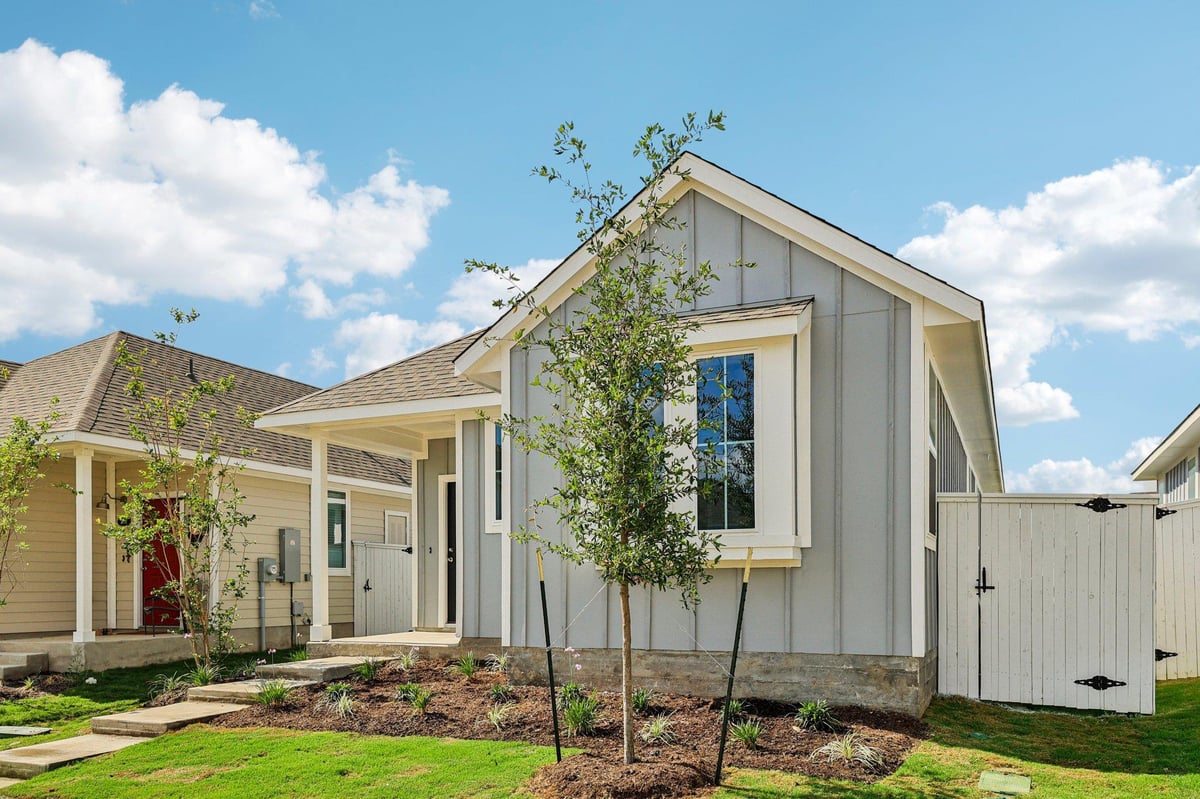 View 215 Cider Creek Dr in Harvest Ridge 215 Cider Creek Dr - front exterior - Luxury home in Harvest Ridge, Elgin, TX