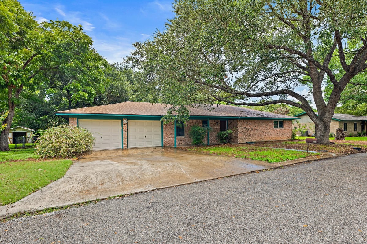 View 215 Memorial DR in Edgar B Davis 215 Memorial DR - front exterior - Luxury home in Edgar B Davis, Luling, TX
