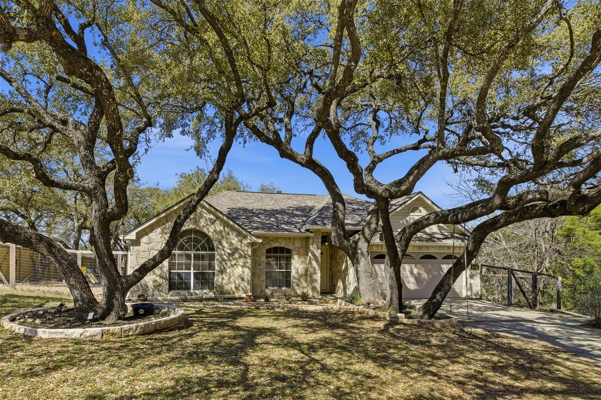 View 21528 Paine Ave in Highland Lake Estates Sec 21 21528 Paine Ave - property photo 1 - Luxury home in Highland Lake Estates Sec 21, Lago Vista, TX