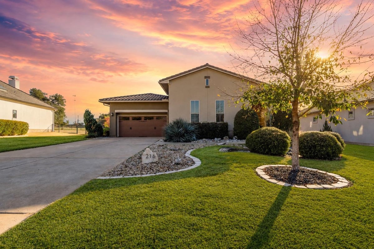216 Cimarron Hills TRL - front exterior - Luxury home in Cimarron Hills Ph 3 Sec 2, Georgetown, TX