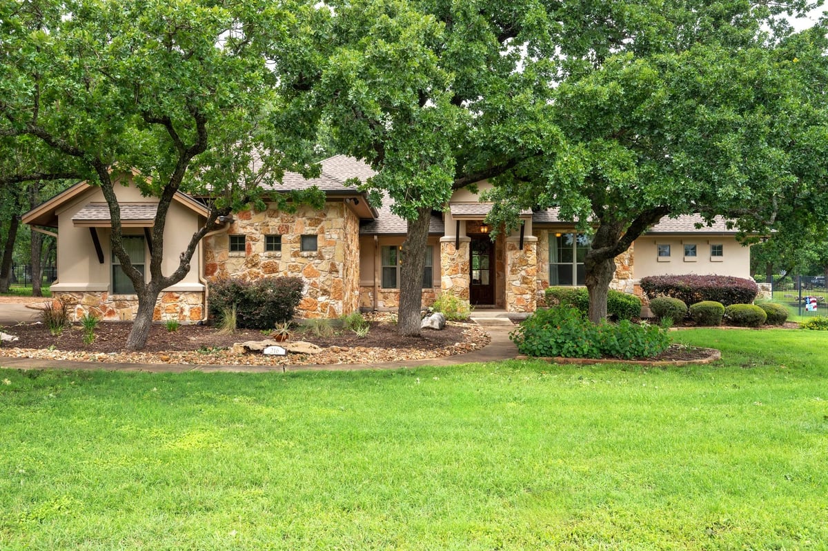 216 Independence DR - front exterior - Luxury home in Mission Oaks Ph 1, Georgetown, TX