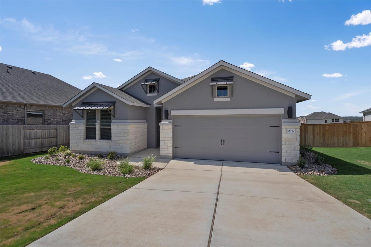 Living area at 216 Scenic Hills Cir - 4 bed 3 bath home