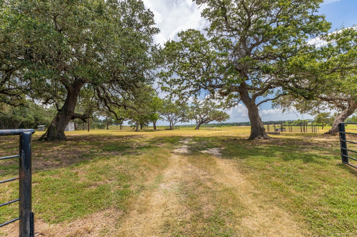 View 2160 (Tract #5) Baca LOOP Unit #5 in Muldoon League 14 2160 (Tract #5) Baca LOOP Unit #5 - property photo 1 - Luxury lot in Muldoon League 14, Flatonia, TX