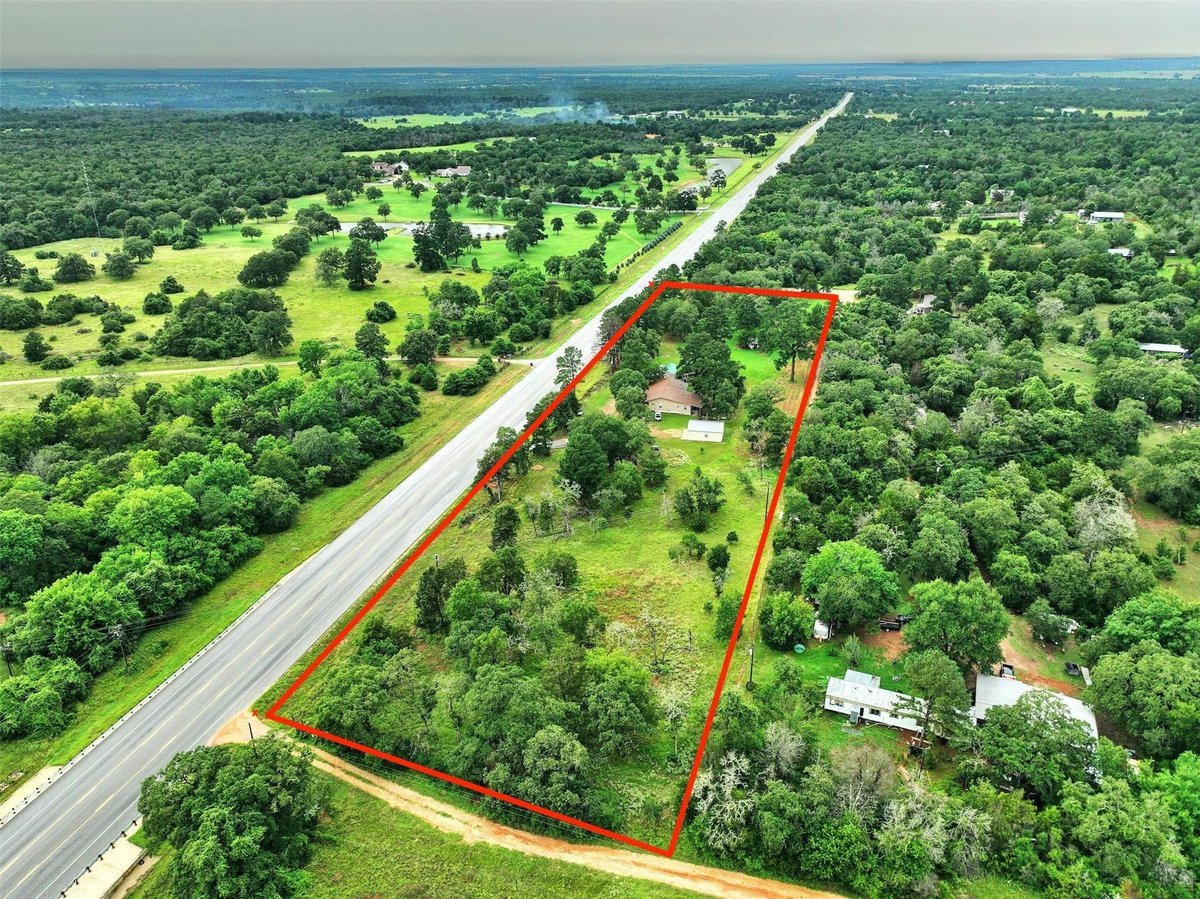 View 2169 Highway 304 in Racoon Ridge 2169 Highway 304 - property photo 1 - Luxury home in Racoon Ridge, Smithville, TX