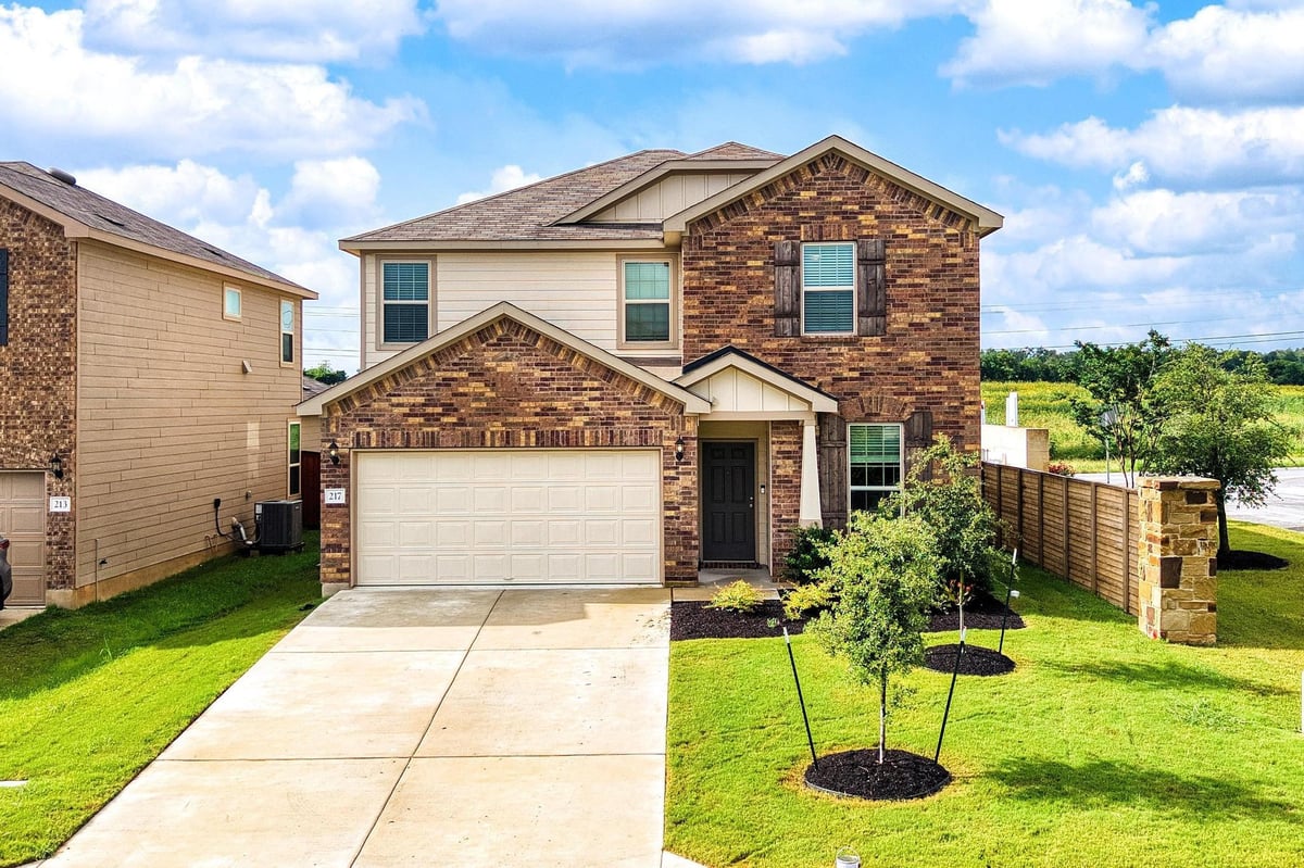 View 217 Innisfree RD in Cool Water Ph 4 Sec 1 217 Innisfree RD - front exterior - Luxury home in Cool Water Ph 4 Sec 1, Jarrell, TX