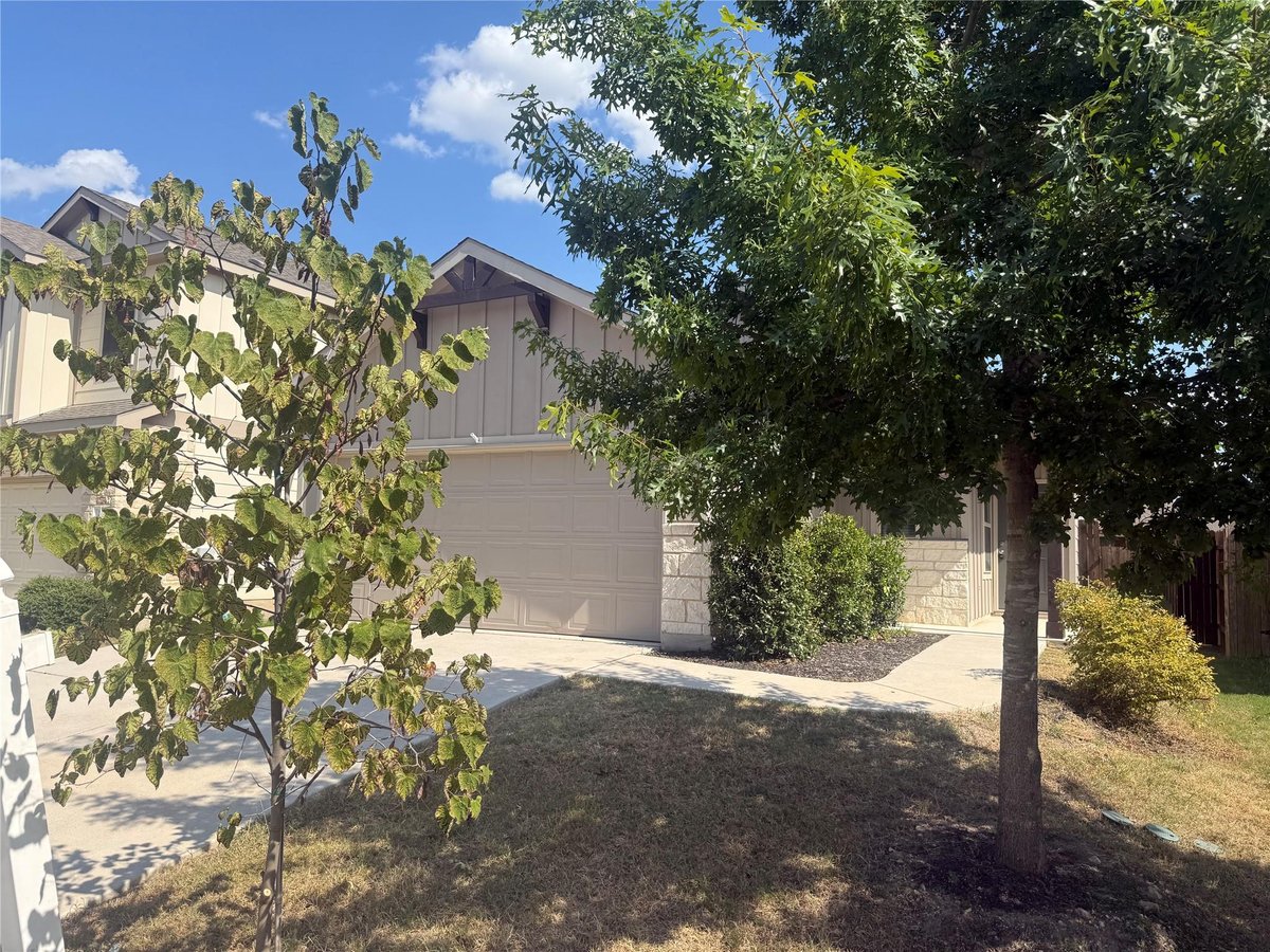View 217 La Dera DR in SANTA RITA RANCH SOUTH SEC 7A 217 La Dera DR - property photo 1 - Luxury home in SANTA RITA RANCH SOUTH SEC 7A, Liberty Hill, TX