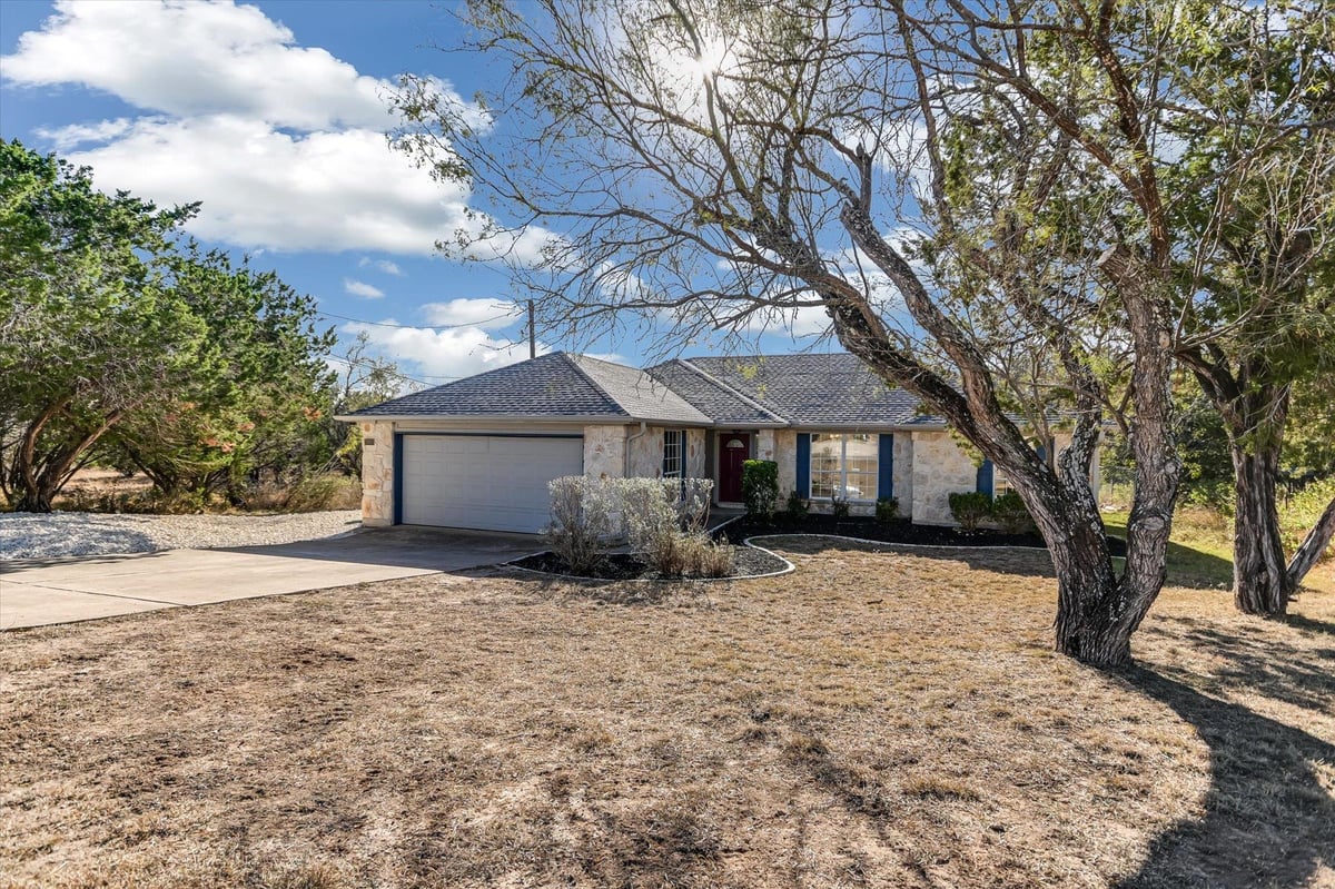 View 21703 Bluejay Blvd in Emerald Bend Sec 01 21703 Bluejay Blvd - property photo 1 - Luxury home in Emerald Bend Sec 01, Lago Vista, TX