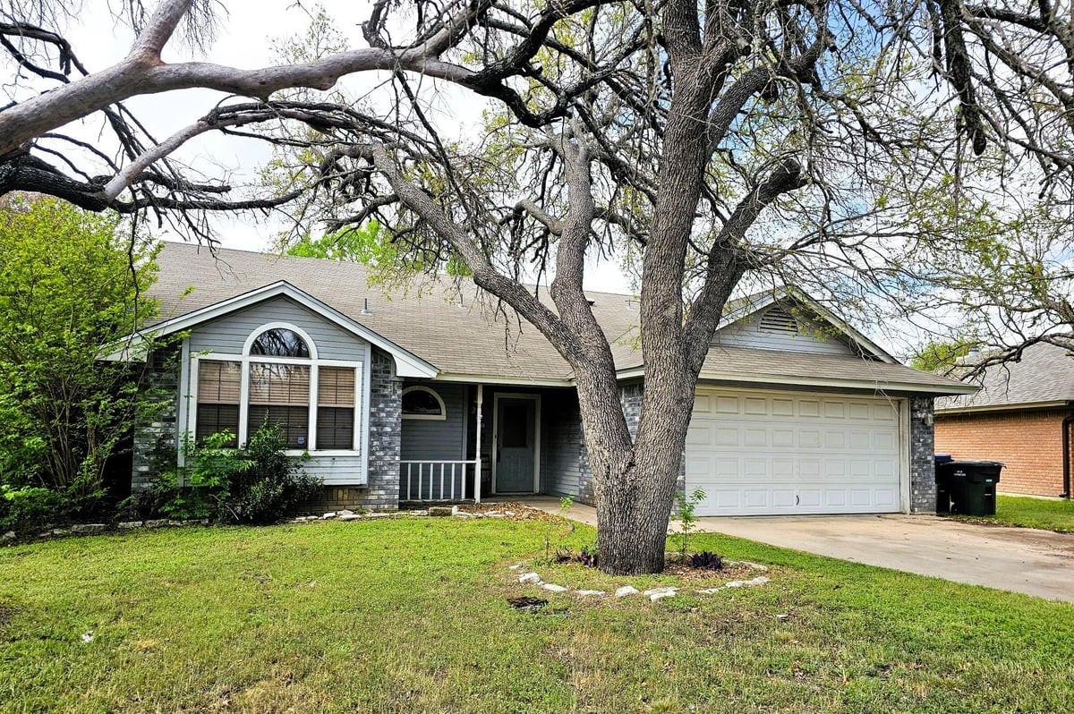 View 218 Atkinson Ave in South Meadows 218 Atkinson Ave - front exterior - Luxury home in South Meadows, Copperas Cove, TX