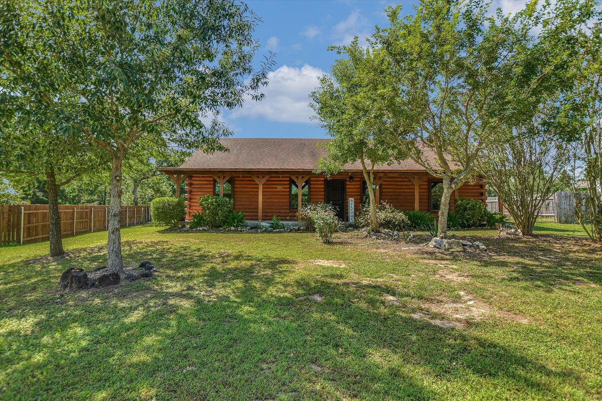 View 218 Cardinal LOOP in Circle D East 218 Cardinal LOOP - property photo 1 - Luxury home in Circle D East, Paige, TX