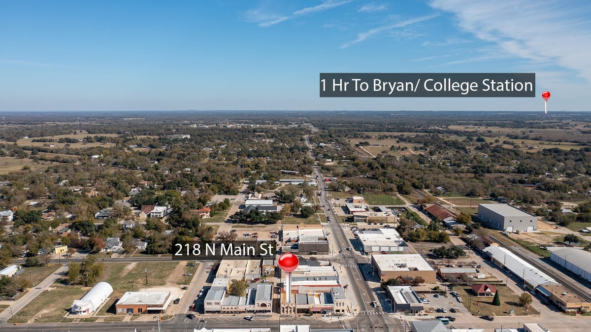 View 218 N Main St in Original Town- Road 218 N Main St - front exterior - Luxury home in Original Town- Road, Rockdale, TX