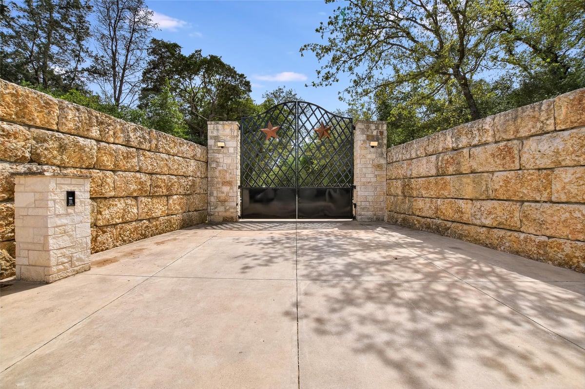 View 2187 Highway 290 in West, James 2187 Highway 290 - front exterior - Luxury home in West, James, McDade, TX
