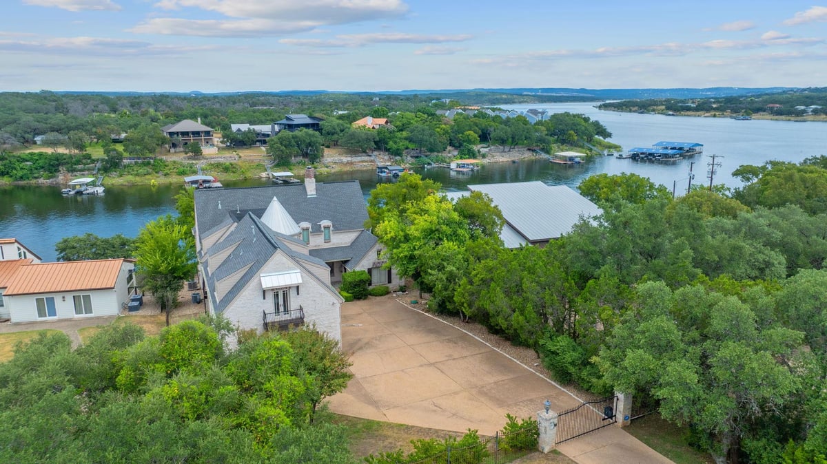 21936 Briarcliff Dr - front exterior - Luxury home in Briarcliff Inc Sec 11, Spicewood, TX