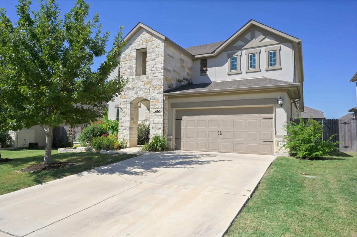 View 220 Birkshire Dr in Vista Pointe Ph 1 220 Birkshire Dr - property photo 1 - Luxury home in Vista Pointe Ph 1, Georgetown, TX