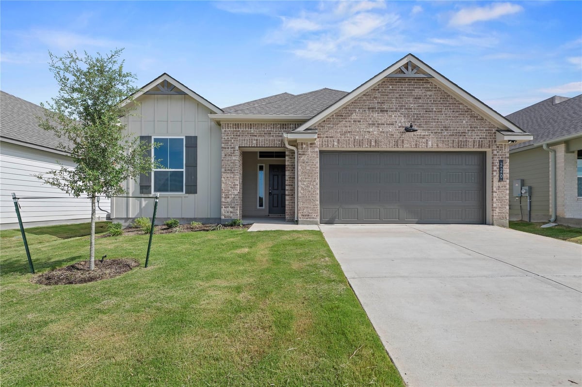 220 Gus LOOP - front exterior - Luxury home in Rancho San Gabriel, Georgetown, TX